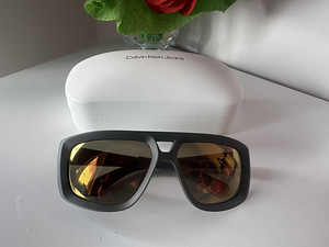 Мужские солнцезащитные очки Calvin Klein (2 фото из 3)