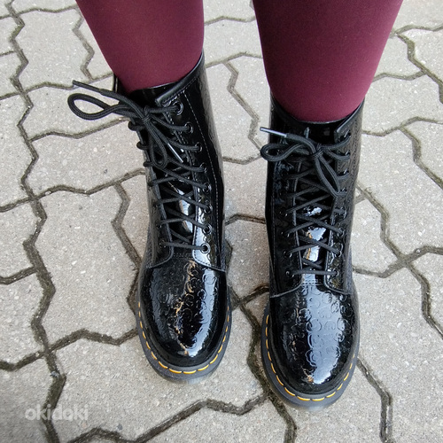 Dr martens 42 sales lak