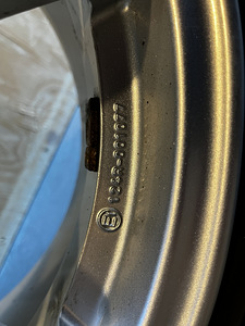 Brock BMW RC27 Crystal Silver Michelin X-Ice North 4 (8 foto / 8)