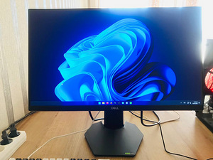 Mänguarvuti koos monitori ja seadmetega (8 foto / 10)
