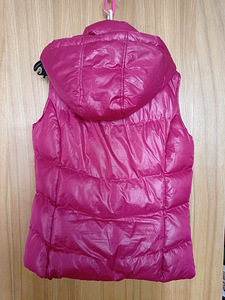 Soe kapuutsiga vest p S (2 foto / 5)