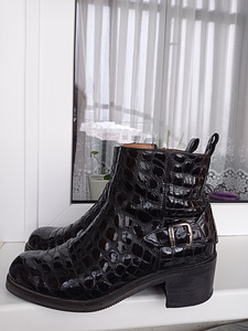 Saapad suurus 39 (24-24,5) Russell & Bromley (2 foto / 4)