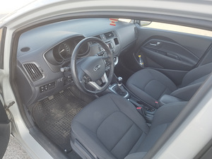 Kia Rio 2013 1.3 manual (4 foto / 9)