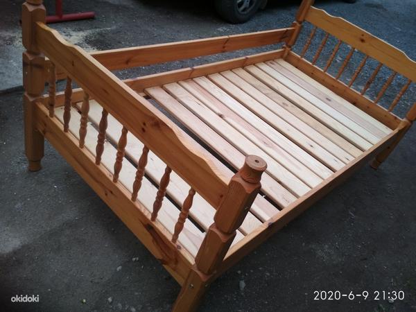 Деревянная детская кровать с матрасом (фото #1)