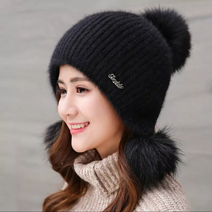 Женская зимняя шапка черная