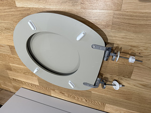 WC iste, prill-laud (4 foto / 5)