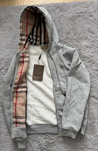 Burberry zip hoodie (1 foto / 1)