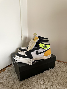 Nike Air Jordan 1 Retro High OG GS VOLT GOLD YELLOW GREEN WH (2 foto / 5)