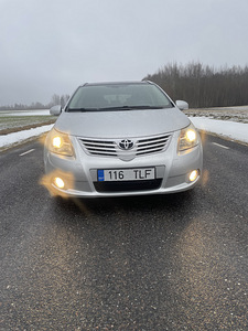 Toyota Avensis (2 foto / 10)