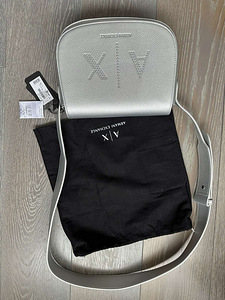 Новая сумка Armani Exchange. Сумка через плечо среднего размера. С (2 фото из 6)