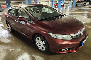 Honda Civic Automatic 2013a 1.8 104kw (2 фото из 9)