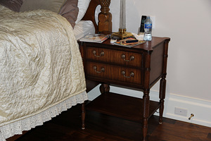 Ethan Allen Montego King Poster Bed & 2 Bedside Tables (2 foto / 3)
