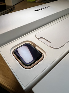 Apple Watch SE 40mm (Rose Gold Aluminum) (1 foto / 5)