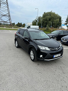 Toyota RAV4 (7 фото из 14)