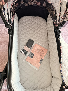 Продаю нашу любимую коляску Cavoe Axo Style (La Rose) (3 фото из 4)