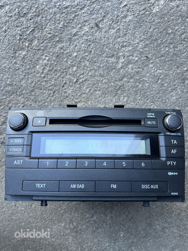 Auto raadio Toyota Avensis T27-le