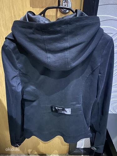 Пиджак с капюшоном черного цвета, размер М. (фото #2)