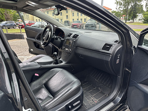 Toyota avensis (8 foto / 10)