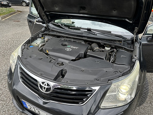 Toyota avensis (10 foto / 10)