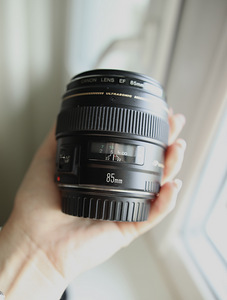 Canon EF 85мм f/1.8 (3 фото из 3)