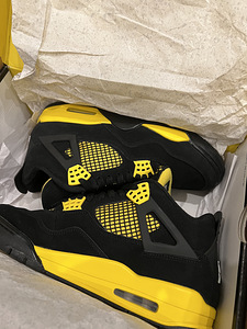 Jordan 4 Retro Thunder (2 foto / 4)