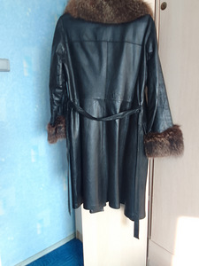 Продам женское кожаное пальто