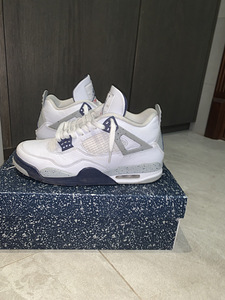 Jordan 4 Retro (3 фото из 5)