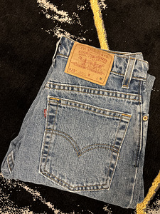 Müüa naiste originaalsed Levi's teksad (1 foto / 5)