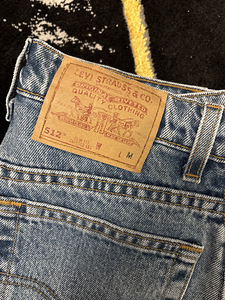 Müüa naiste originaalsed Levi's teksad (5 foto / 5)