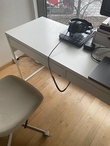 IKEA - MICKE - valge kirjutuslaud kahele inimesele (3 foto / 5)