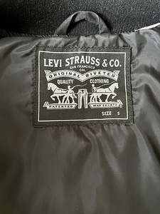 КУРТКА-БОМБЕР Levi's Hyde Стеганая (4 фото из 8)