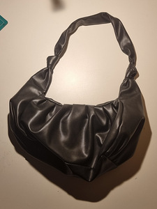 Must kunstnahast hulkurkott (1 foto / 7)