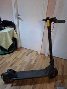Xiaomi elektriline tõukeratas 4 Lite (1 foto / 4)