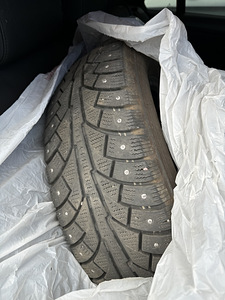 Зимние шины 215/65R16 (2 фото из 3)