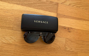 Солнцезащитные очки Versace (1 фото из 2)
