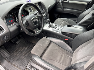 Ауди Q7 (3 фото из 5)