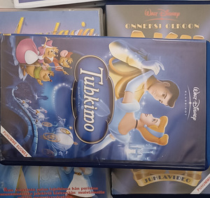 VHS multikad soome keeles (1 foto / 3)