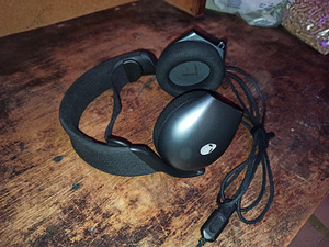 Müün kõrvaklappe Alienware 520H (1 foto / 2)