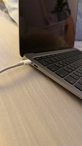 MacBook Air 13” 2020 (3 foto / 7)
