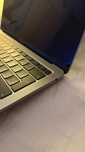 MacBook Air 13” 2020 (4 foto / 7)