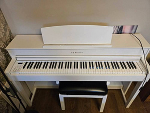 Продается цифровое пианино YAMAHA CLP 545WH Clavinova (1 фото из 6)