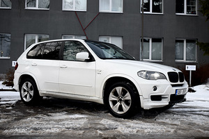 BMW X5 E70 3.0D Sports Package (4 foto / 11)