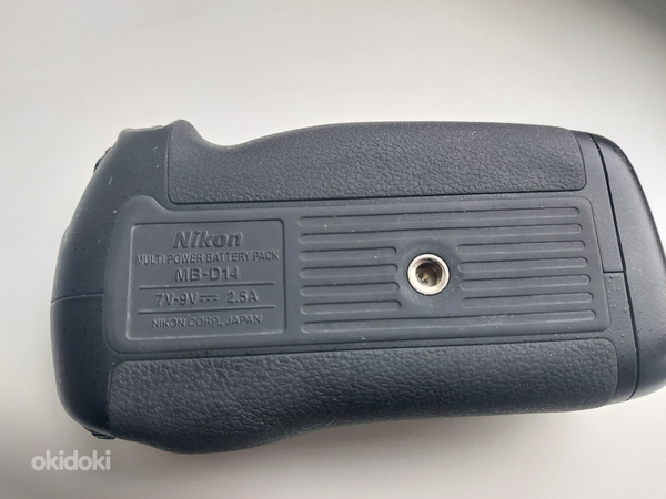 Оригинальный батарейный блок (бустер) MB-D14 для Nikon (фото #2)