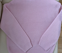 Розовый свитер.