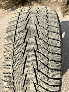Продаются зимние шины с дисками 245/40 R18 (2 фото из 2)