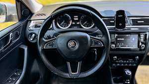 Skoda Rapid (7 foto / 11)