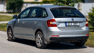 Skoda Rapid (8 foto / 11)