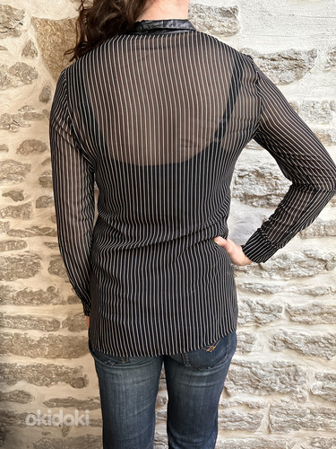 Тонкая и прозрачная блузка Guess, на 40 размер. (фото #3)