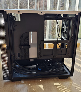 NZXT H210 Mini-ITX Korpus (9 foto / 9)