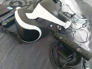 PlayStation VR + камера + 2 контроллера Move (4 фото из 6)